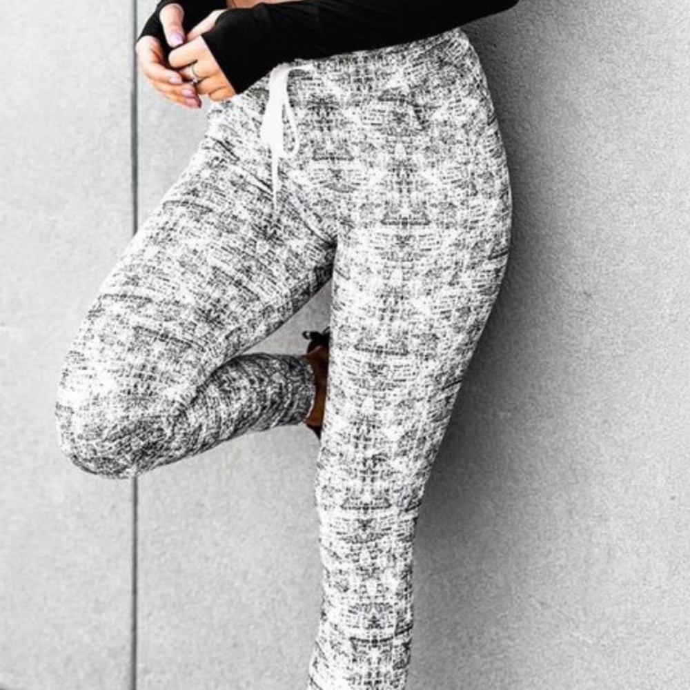 Buffbunny Hustle Print Jasmine Joggers Size M - image 2